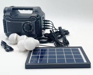 پکیج خورشیدی روشنایی و پاوربانک دیپ کینگ ۸۰۱، پکیج خورشیدی نور و شارژ مناسب کمپ و باغ