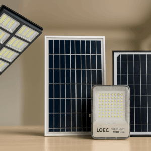 بهترین پروژکتورهای خورشیدی؛ تفاوت پنل سرخود و پنل جدا